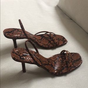 MID-Height HEELED ELASTIC STRAP SANDALS